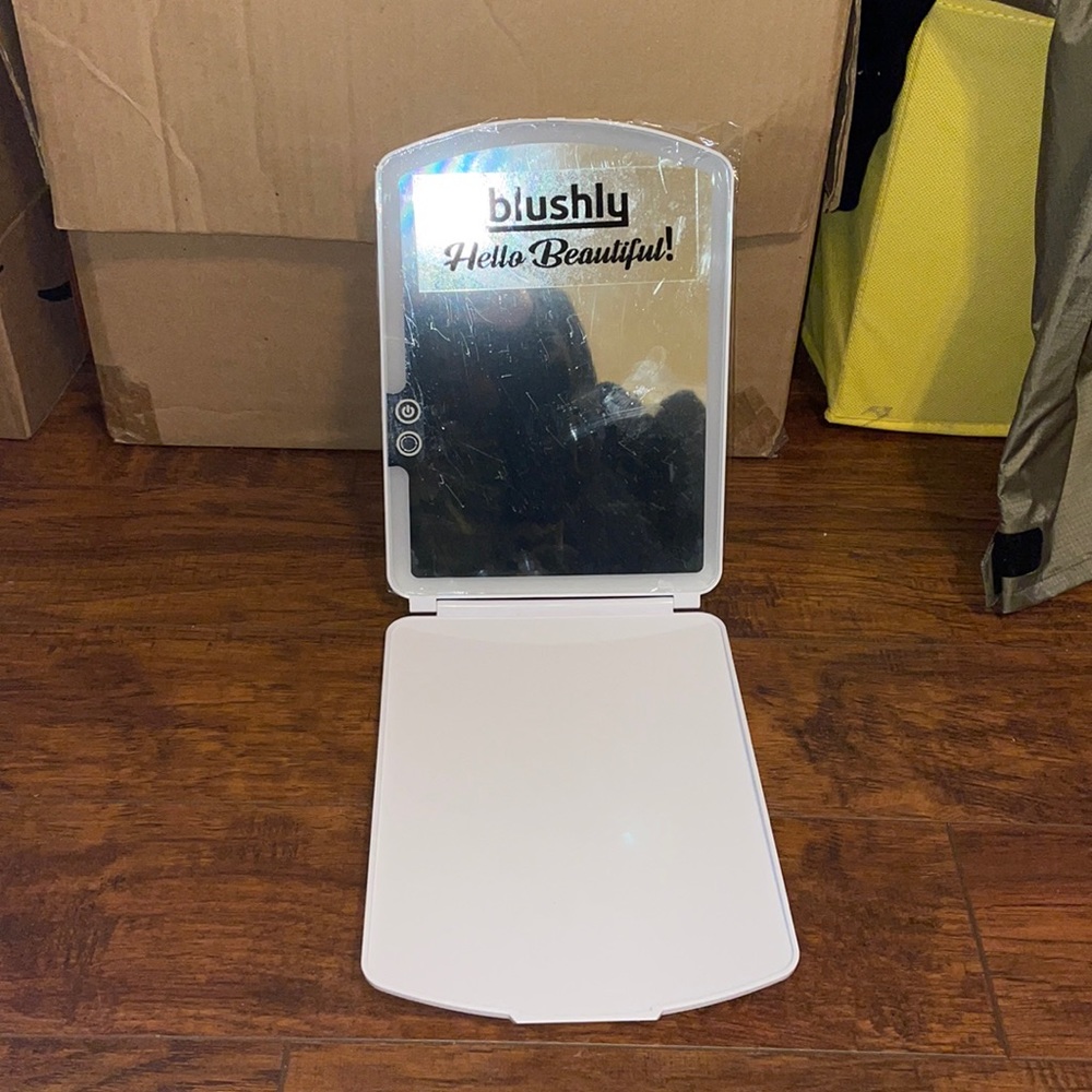 New With Plastic On Mirror Cute Travel Light Up Mirror By Blushly